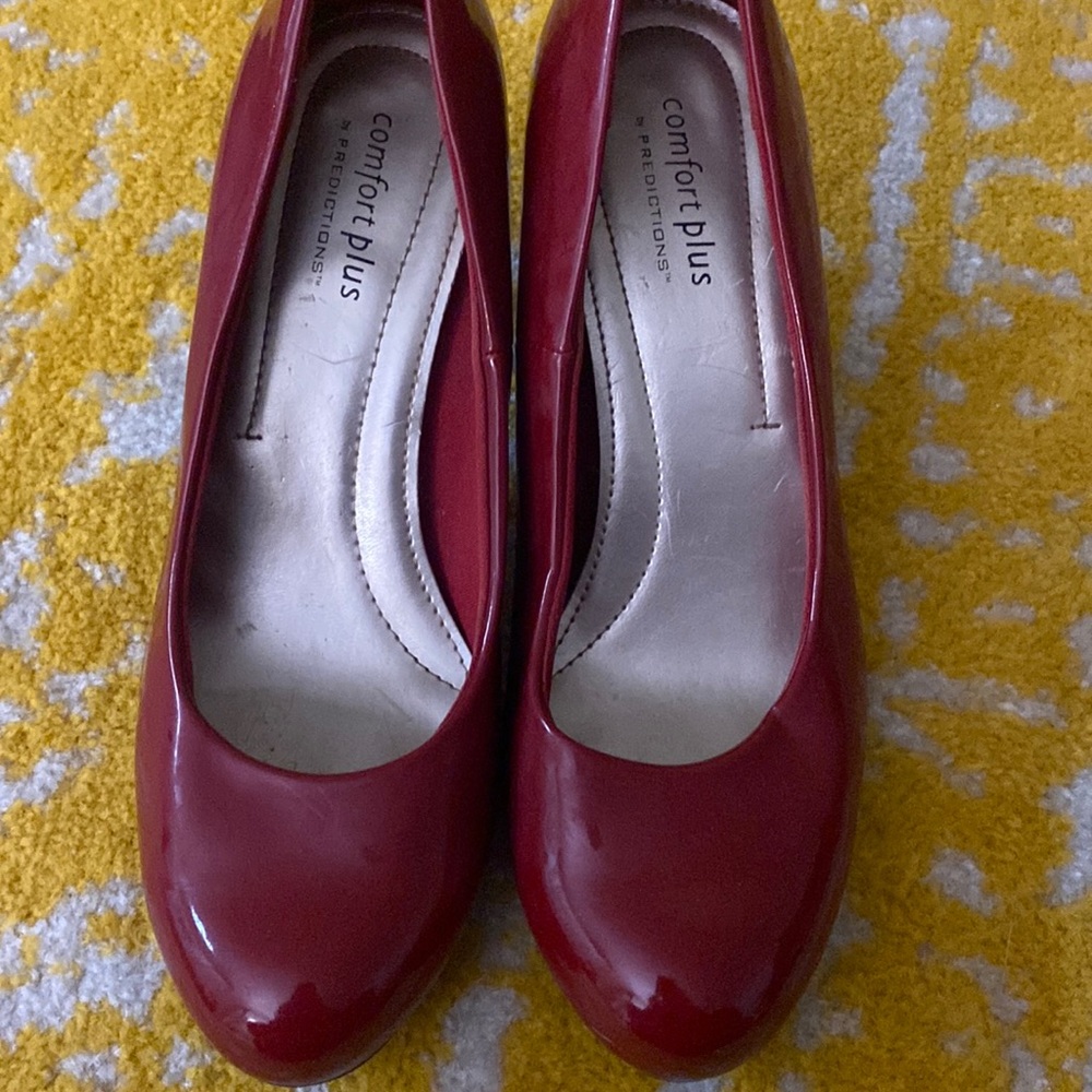 WORN ONCE COMFORT PLUS RED HEELS SIZE 7!